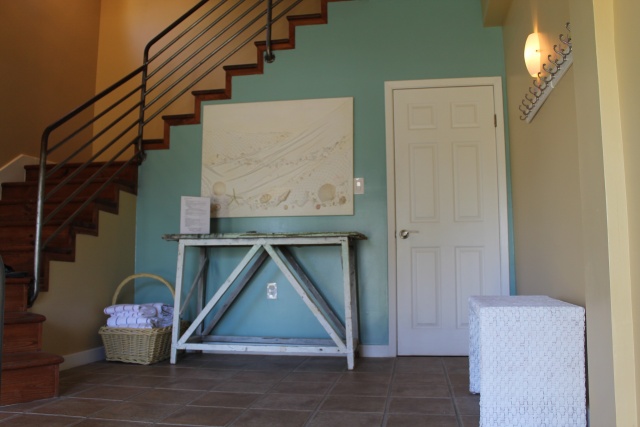 Foyer.JPG Foyer.JPG